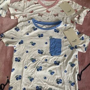 Kyte BABY White Short-Sleeve Tee with Blueberry Print and Blue Pocket